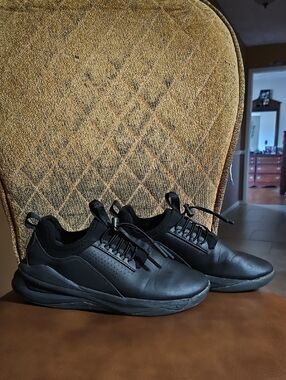 Clove Core Classic All Black Nursing Sneakers Shoes